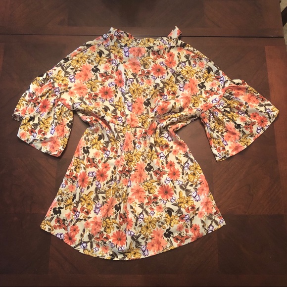 🌟 HP 🌟 Suzanna Betro Flower Top - Picture 3 of 6